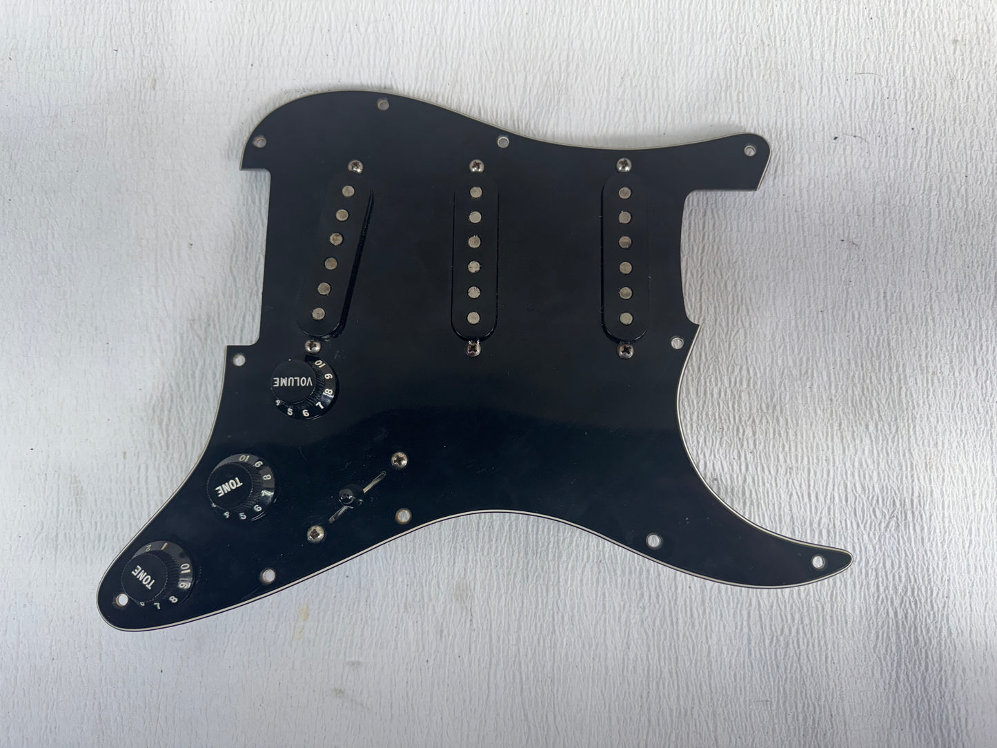 Fender Stratocaster Loaded Pickguard 1977 - Black