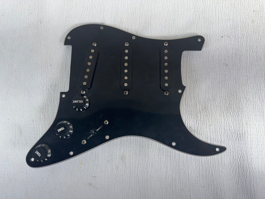 Fender Stratocaster Loaded Pickguard 1977 - Black