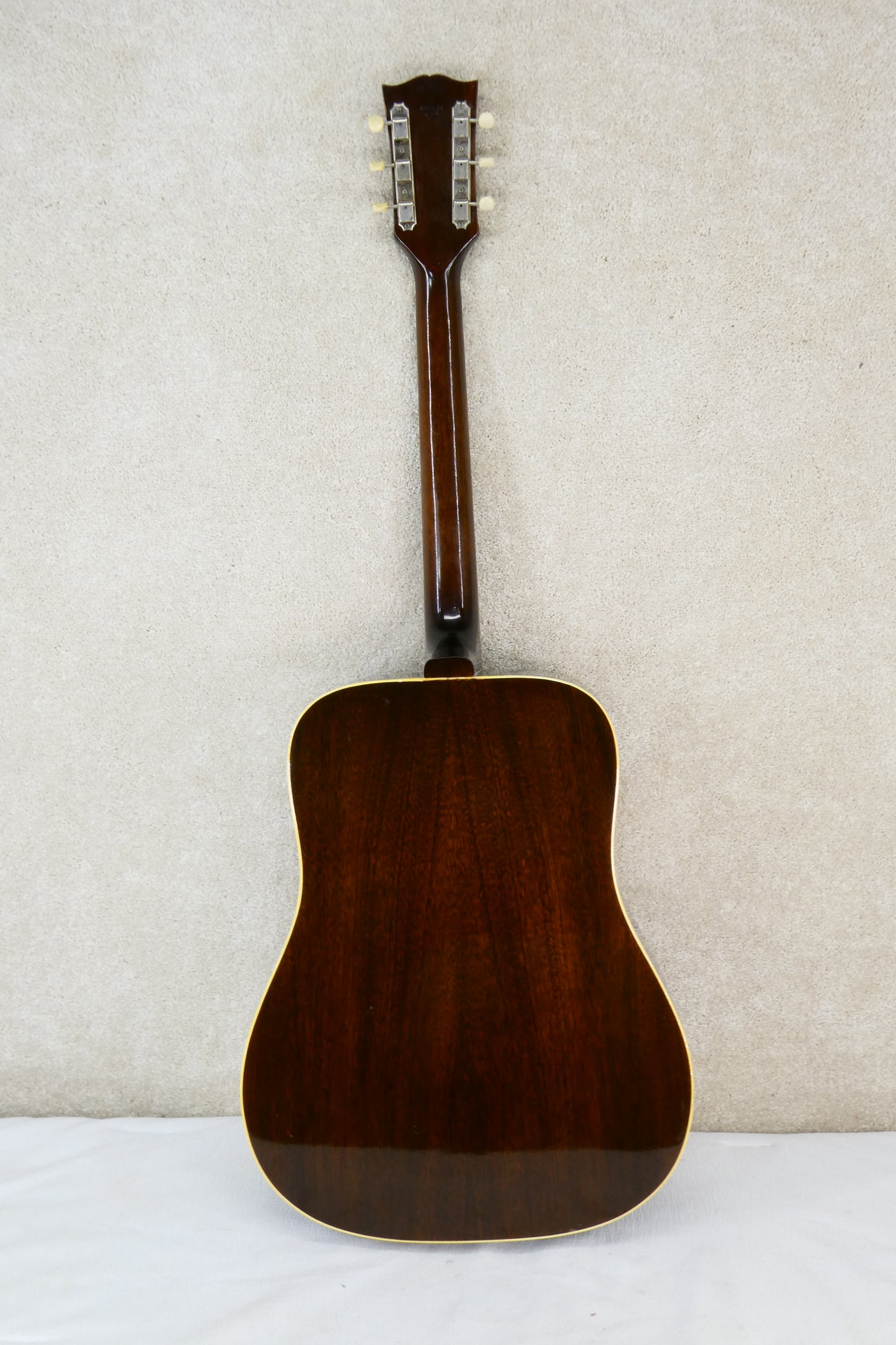 Gibson  J 45  1970-72 - Sunburst  W/HSC