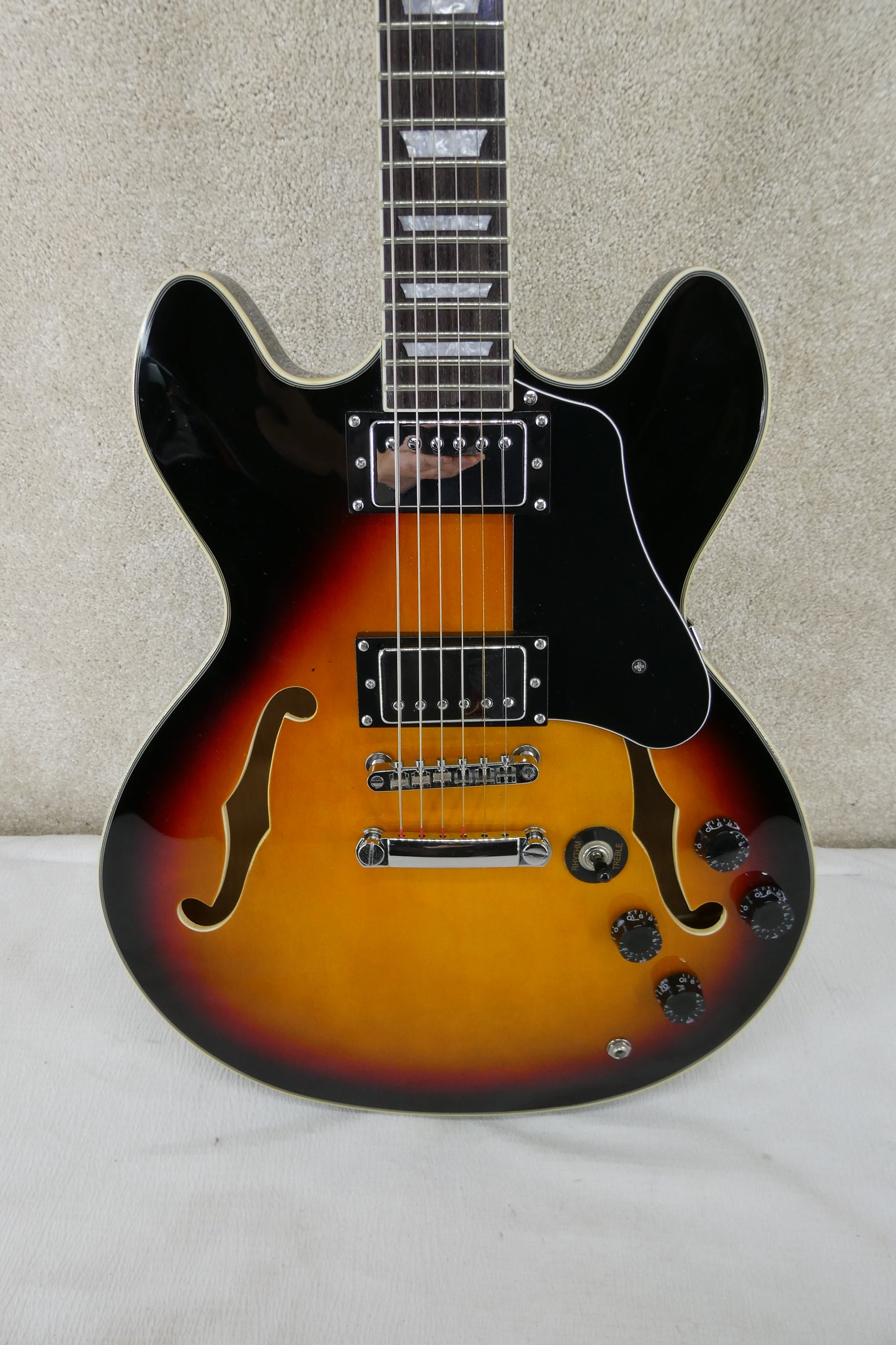 Firefly Semi Hollowbody humbucker guitar !