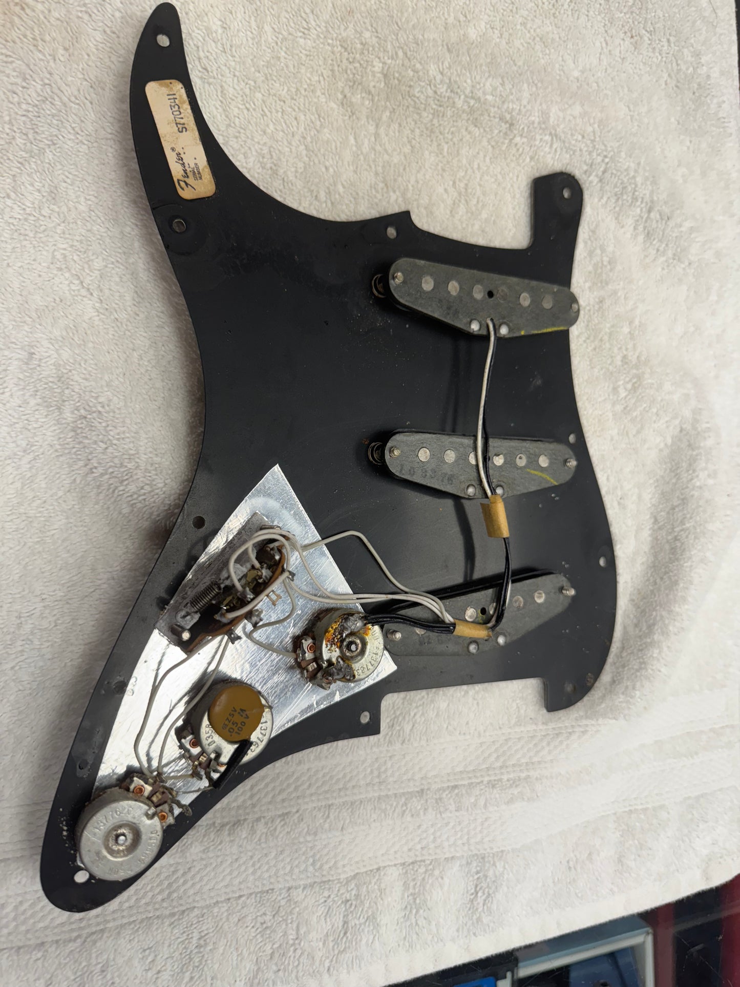 Fender Stratocaster Loaded Pickguard 1977 - Black