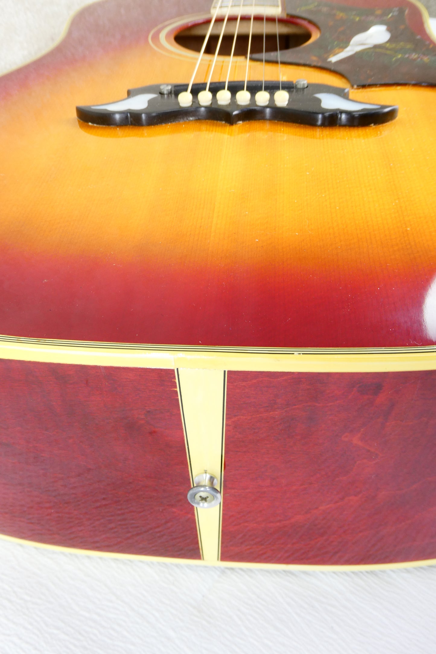 Gibson Dove 1968-70 - Cherry Sunburst