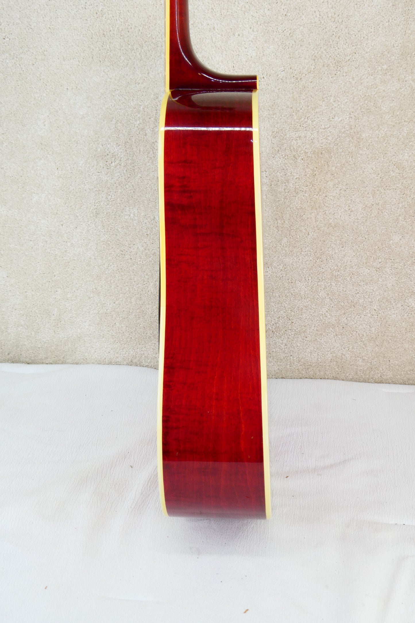 Gibson Dove 1968-70 - Cherry Sunburst