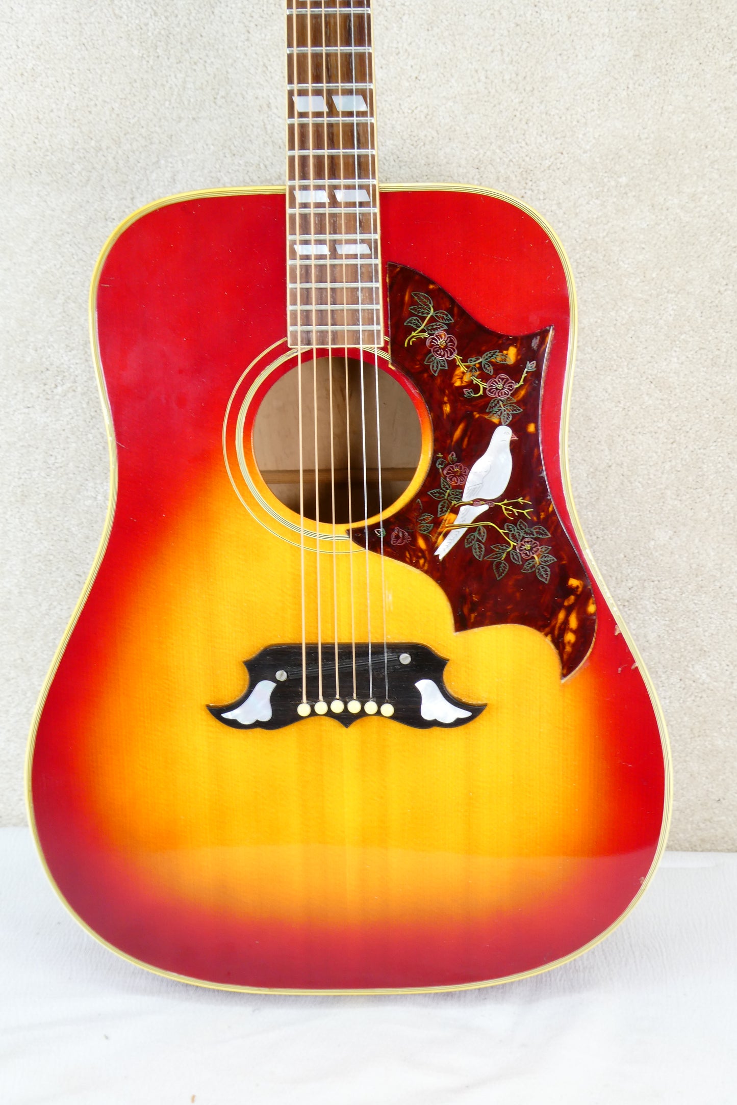 Gibson Dove 1968-70 - Cherry Sunburst