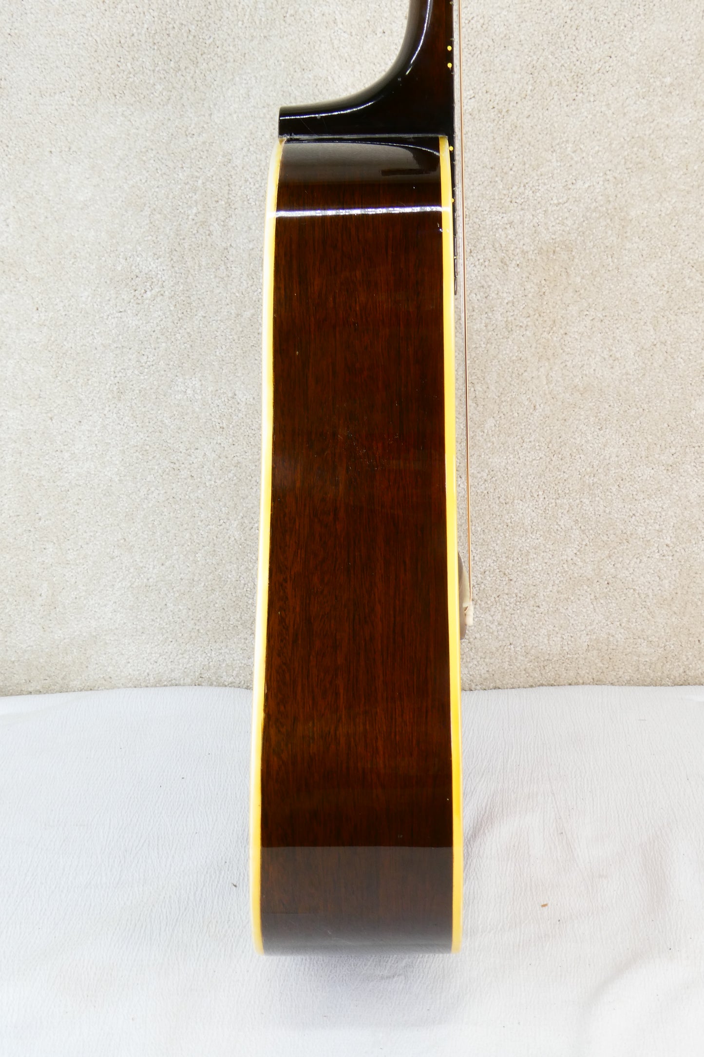 Gibson  J 45  1970-72 - Sunburst  W/HSC