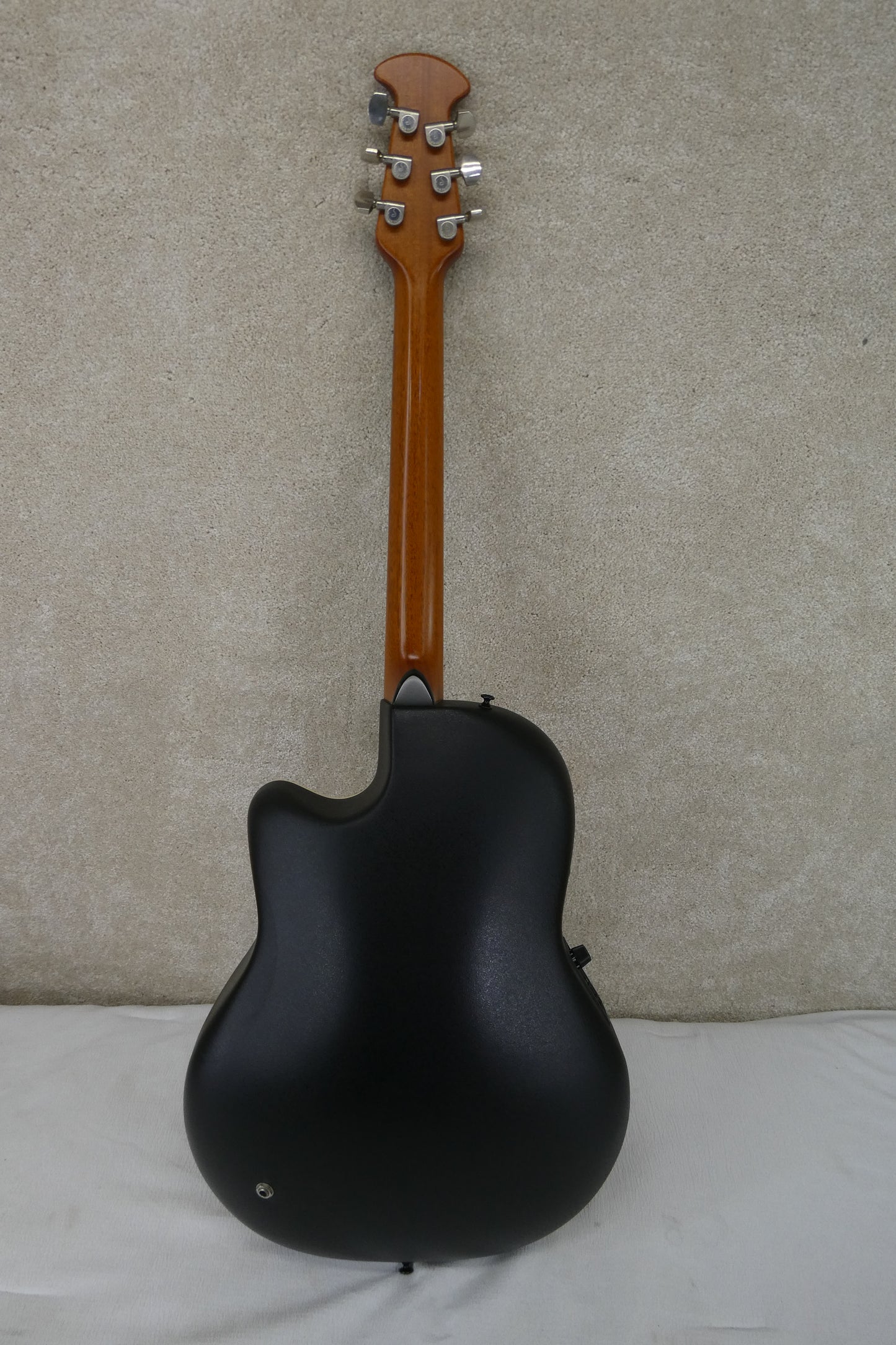 Ovation BALLADEER 1617 Nat w/OHSC