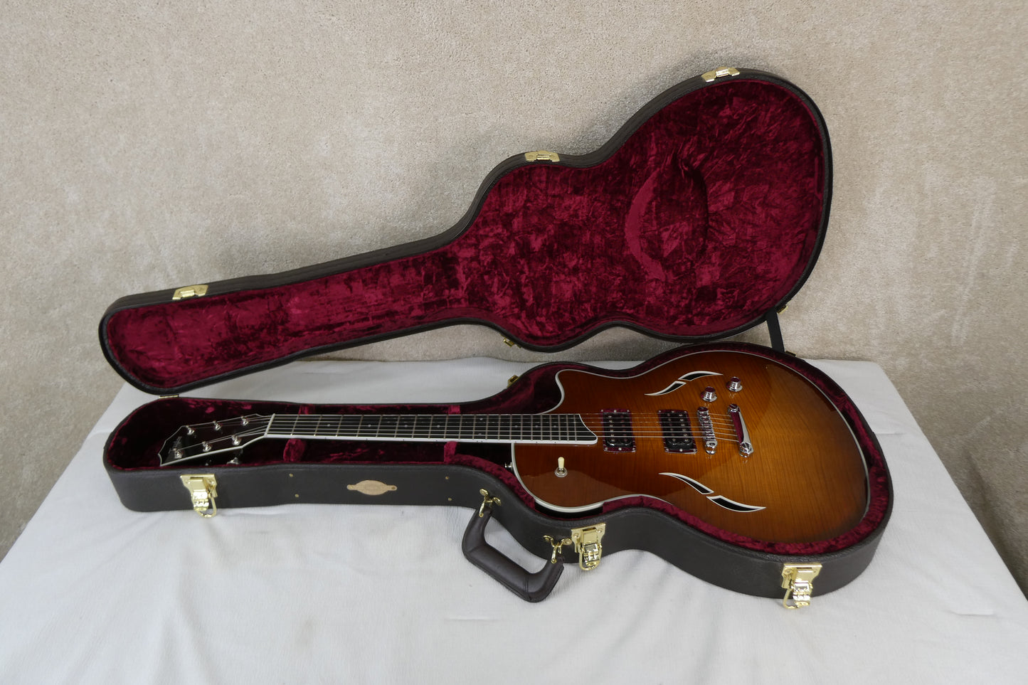 Taylor T3  With OHSC A great almost unplayed example !