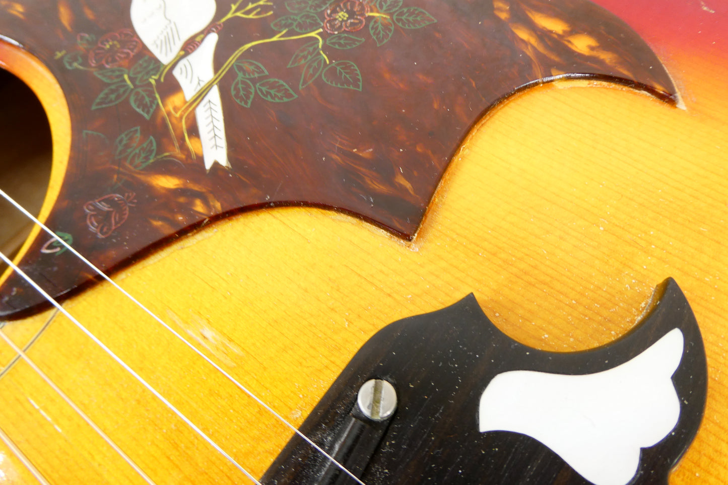 Gibson Dove 1968-70 - Cherry Sunburst