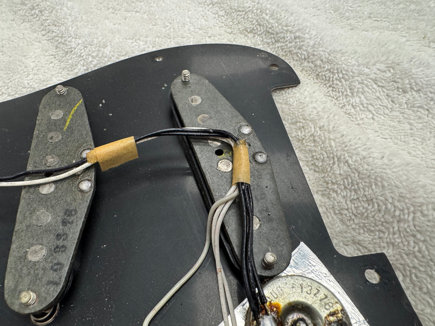 Fender Stratocaster Loaded Pickguard 1977 - Black