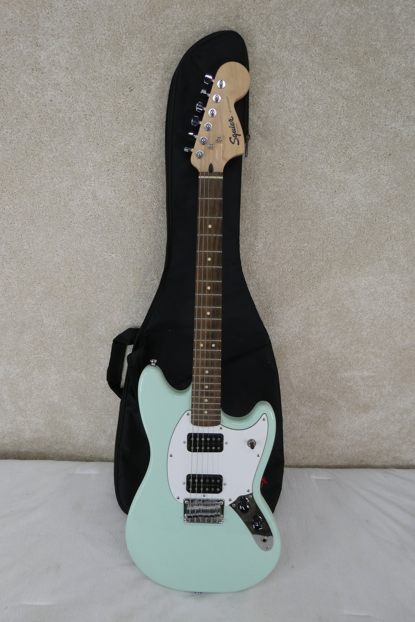 Squier Mustang Surf Green a great starter or punk rock player !