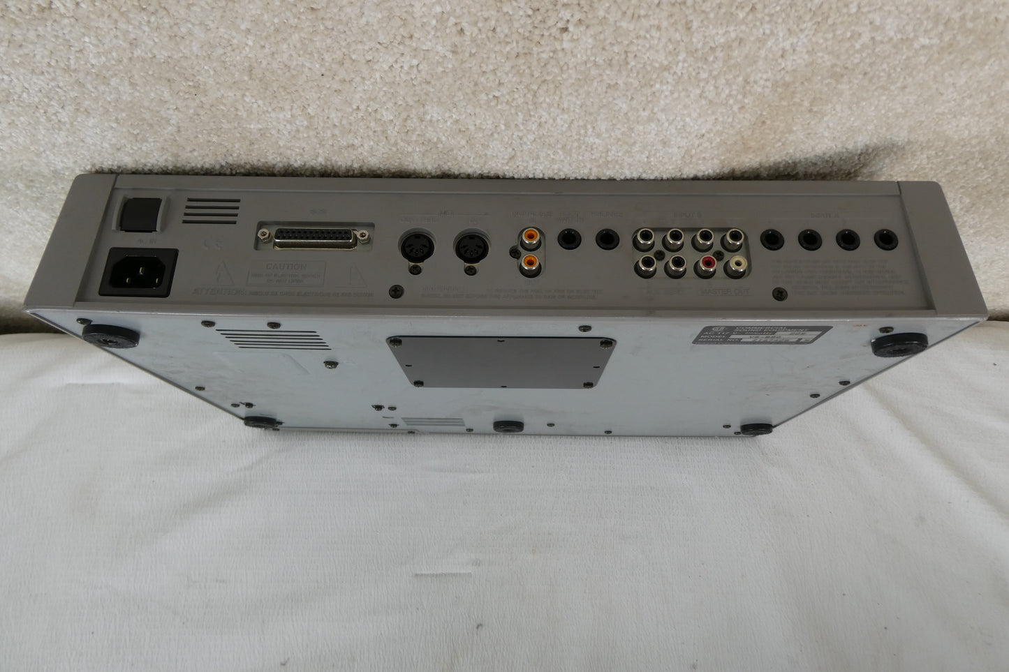 Roland VS-880 Digital Studio Workstation 1996 - 1998 - Gray Sold as is not as was or as can be !