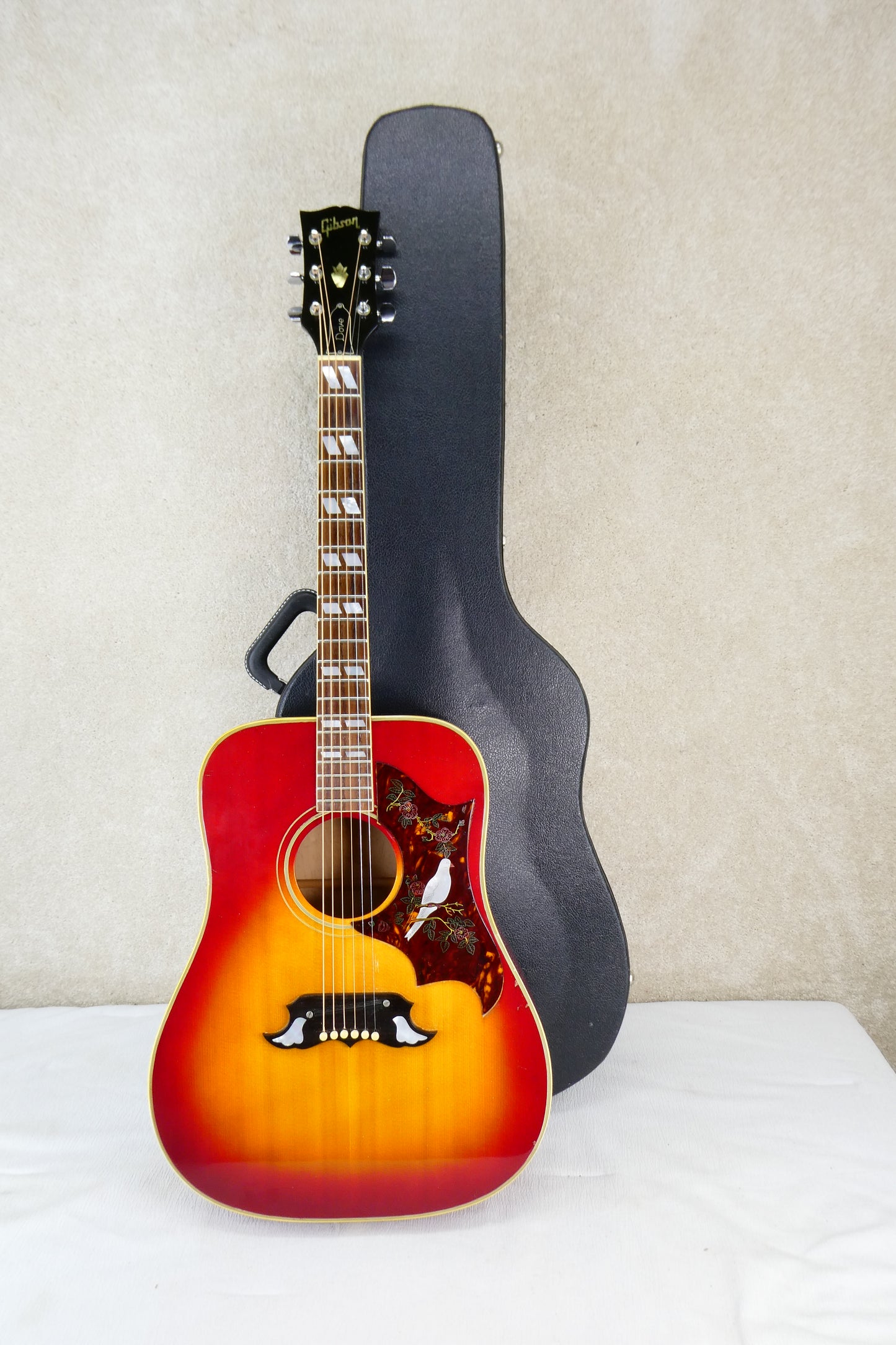 Gibson Dove 1968-70 - Cherry Sunburst