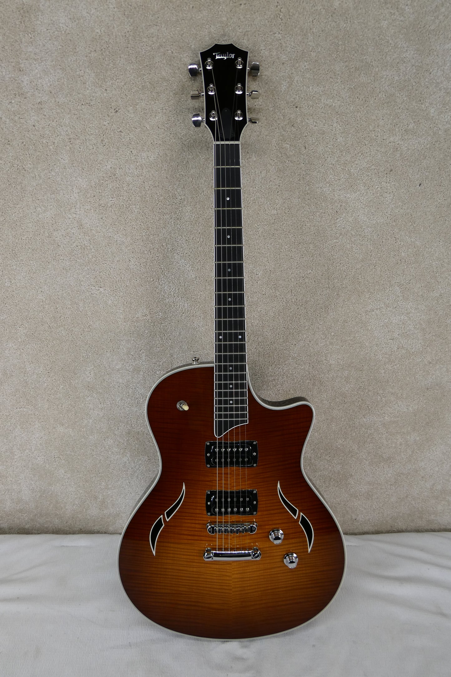 Taylor T3  With OHSC A great almost unplayed example !