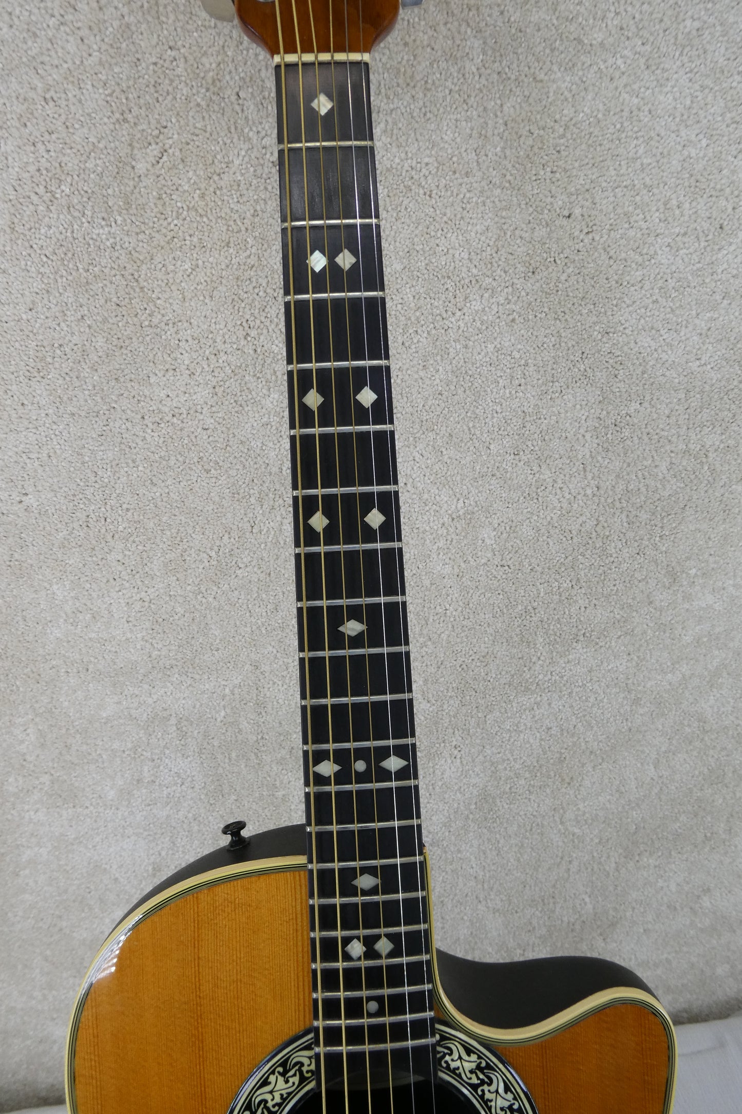 Ovation BALLADEER 1617 Nat w/OHSC