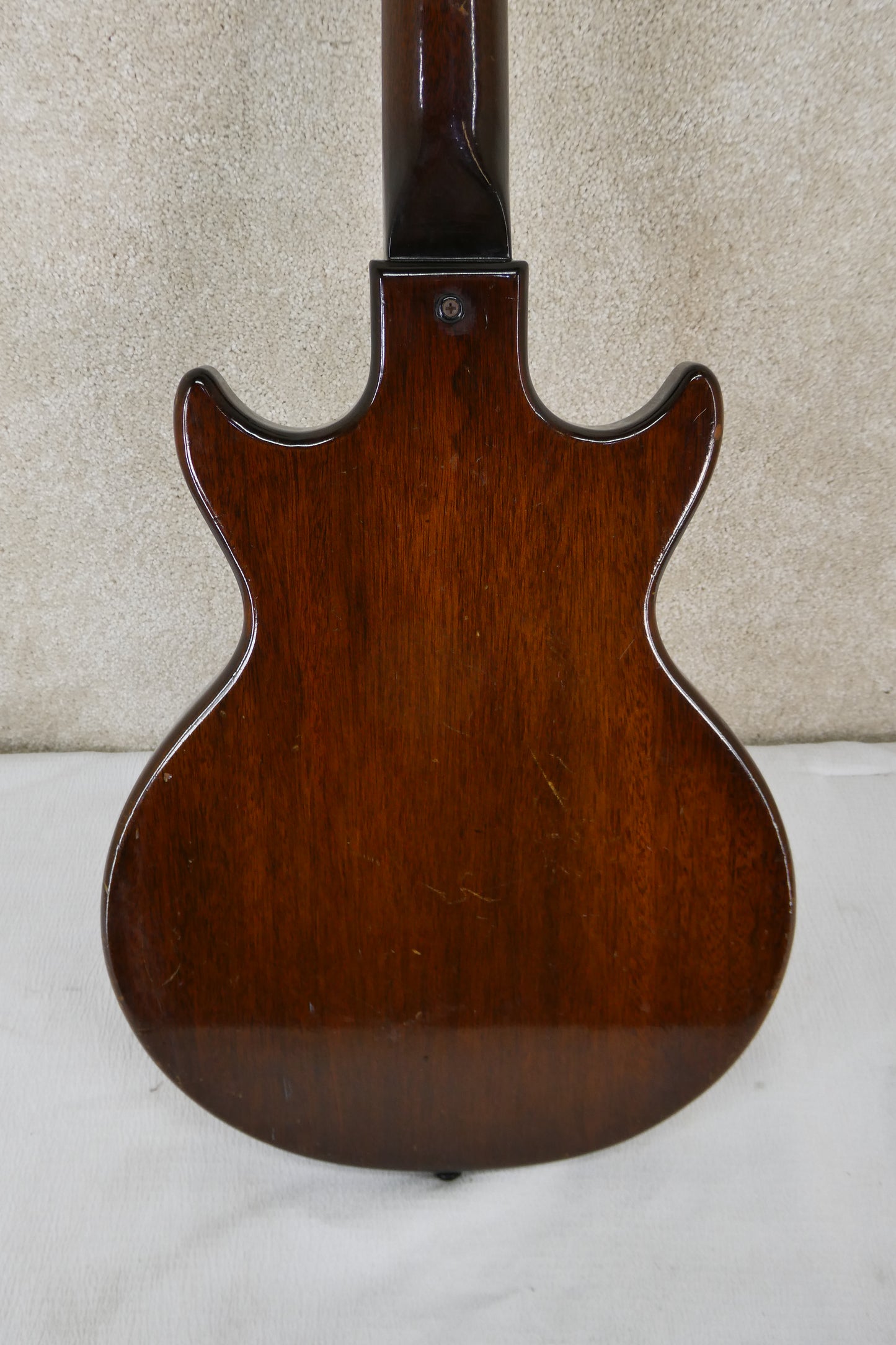 Gibson Melody Maker 1963-64 With Alligator Chip case