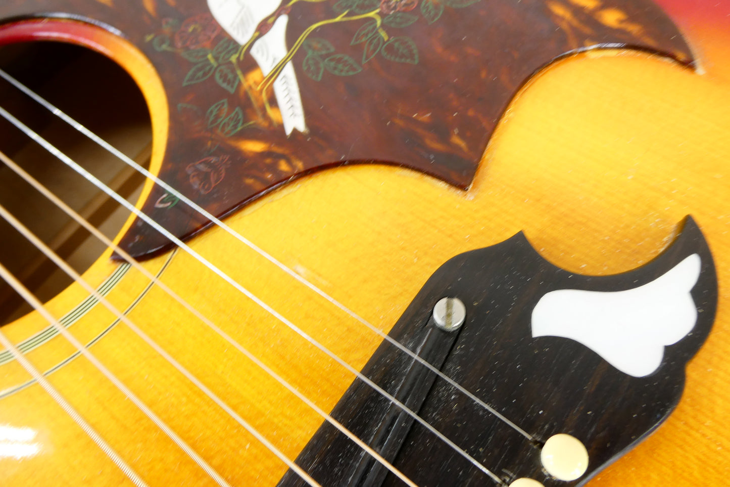 Gibson Dove 1968-70 - Cherry Sunburst
