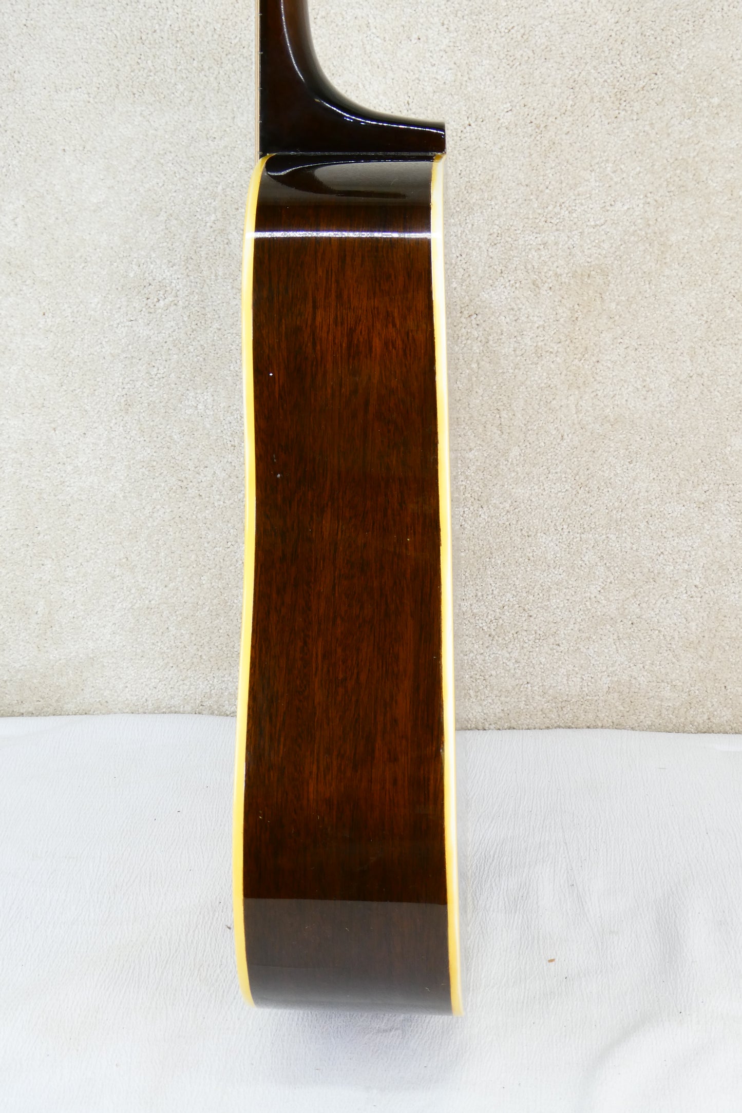 Gibson  J 45  1970-72 - Sunburst  W/HSC