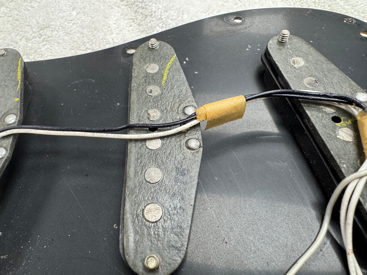 Fender Stratocaster Loaded Pickguard 1977 - Black