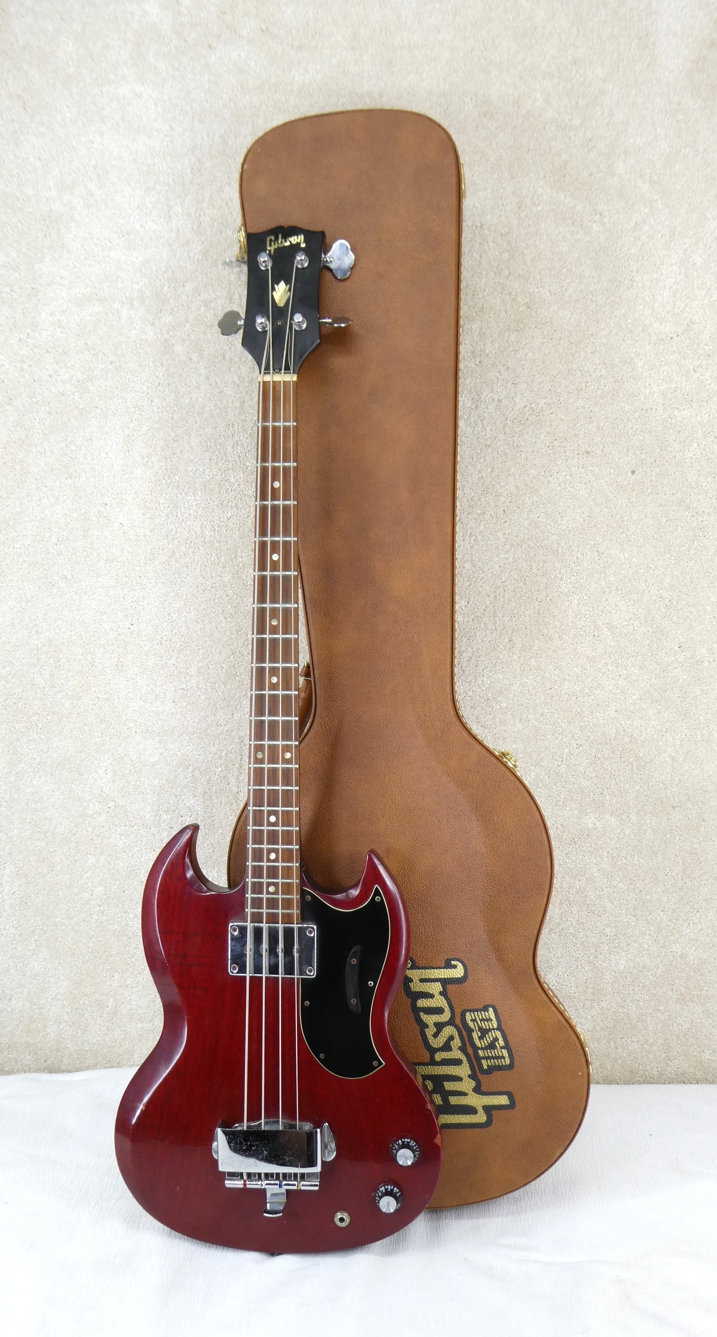 Gibson EB O 1969  Cherry Red W/ Newer Hardshell Case