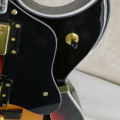 Zuwei Jazz Box Guitar 2022 - Sunburst
